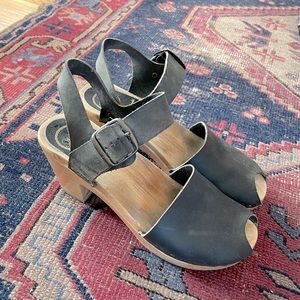 No.6 Peep Toe Clog - Navy